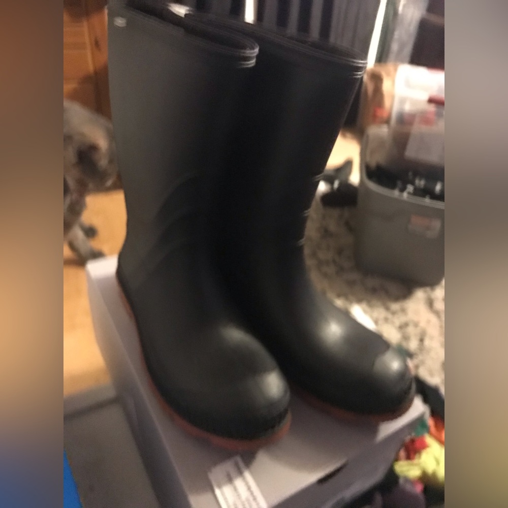 Youth size 5 black rain boots never worn